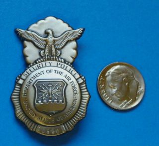 VINTAGE U.  S.  A.  F.  (UNITED STATES AIR FORCE) SECURITY POLICE BADGE - d & MARKED 4