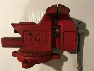 Vintage Columbian 04m2 Bench Vise With Swivel Base 4 " Jaws - Made In Usa