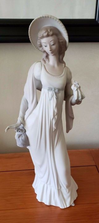 Lladro Vintage Female Figure With Bonnet