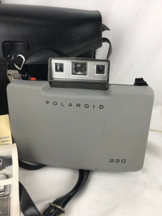 Vintage Polaroid Land Camera Model 220 w/ Case,  Flash Bulbs & Instructions 2