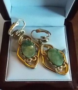 Vintage Green Moss Agate Jade Ornate Gold Tone Clip On Dangle Earrings 11e 36