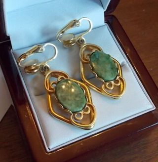 Vintage Green Moss Agate Jade Ornate Gold tone Clip on Dangle Earrings 11e 36 2