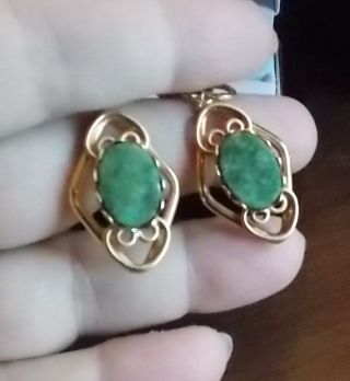 Vintage Green Moss Agate Jade Ornate Gold tone Clip on Dangle Earrings 11e 36 3