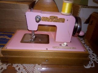 Kay•an•ee Pink Sew Master /vintage Toy Hand Crank Sewing Machine 1950s Berlin