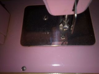 KAY•AN•EE Pink Sew Master /Vintage Toy hand crank Sewing Machine 1950s Berlin 7