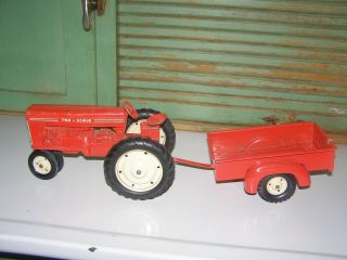 Tru Scale Vintage Toy Ih Farm Tractor With Trailer