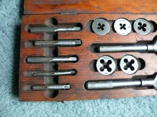 Vintage Greenfield Vermont SAE 1/4 to 1/2 Tap & Die Set Wooden Box USA Made 2