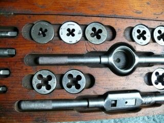 Vintage Greenfield Vermont SAE 1/4 to 1/2 Tap & Die Set Wooden Box USA Made 3
