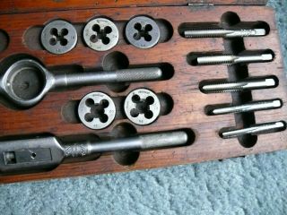 Vintage Greenfield Vermont SAE 1/4 to 1/2 Tap & Die Set Wooden Box USA Made 4