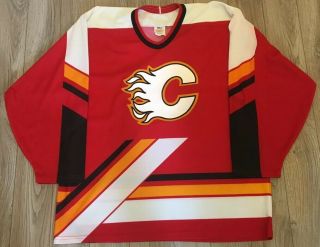 Vintage Ccm Maska Calgary Flames Hockey Jersey Large 95 - 00
