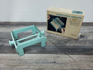 Vintage Wonder Weave Hand Loom,  Needle & W/ Box Euc 1960 