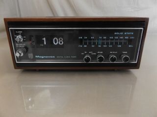 Vintage Magnavox Digital Number Flip Clock Alarm Radio Walnut Case 1r1781