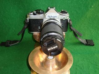 Vintage Nikon Fe 35mm Camera With Nikkor 35 - 105mm Zoom Lens