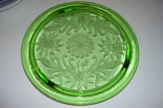Lovely Vintage GREEN Depression Glass Footed Cake Stand w/Daisy ' s 4