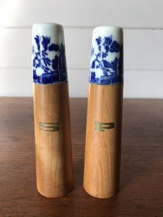 Vintage Retro Blue Willow Teak And Porcelain Salt And Pepper Shakers