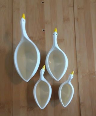 Set Of 4 Vintage Nesting White Duck Goose Swan Bird Measuring Cups 1/4 - 1 Cup 4