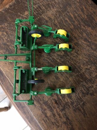 John Deere 495 Corn Planter Vintage 1/16 toy 4 row die cast w/ 1 Marker 5