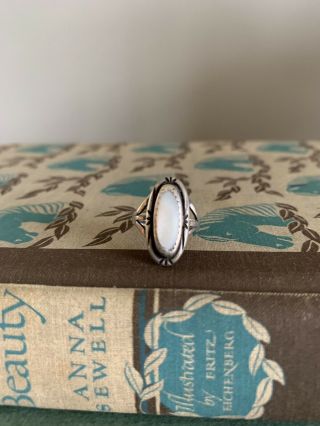 Vintage Native American Sterling White Mother Of Pearl Child’s Ring Size 3 - 1/2