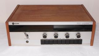 Vintage Leak 2100 Stereo Integrated Amplifier For Spares Or Repairs