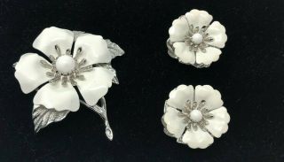 Vtg Sara Coventry " Summer Magic " White Flower Brooch Clip Earrings Set 1970s