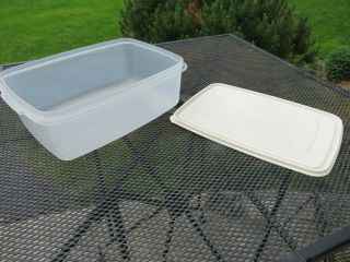 Vtg Rubbermaid 8 Servin Saver 33 Cup Rectangular Container 7.  8 L Almond Lid