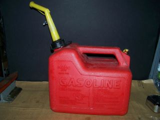 Vintage Pre Ban Chilton 2.  5 Gallon Gas Can P25 Vented Spout