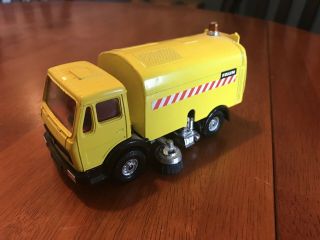 Vintage Corgi Diecast Yellow Faun Street Sweeper Truck Ak435 1117 1979 1:43