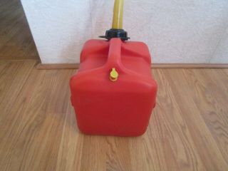 Vintage Chilton 2 Gallon Vented Gas Can Model P - 20 2