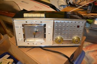 Vintage Bulova Clock Radio Model 190 Series &