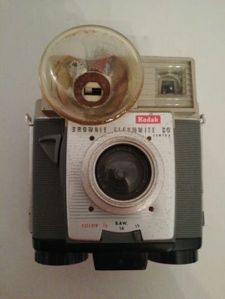 Vintage Kodak Brownie Flashmite 20 Camera With Built - In Flashholder