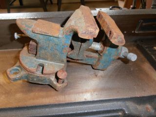 Vintage - 4 " Bench Vice - Removable Pipe Jaws - Swivel Base - Signs Of Use
