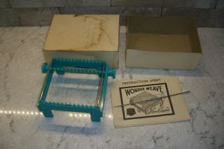 Vintage " Wonder Weav " Hand Loom W/ Box,  Needle,  And Instruction Manuel