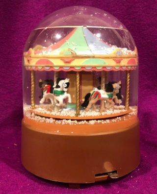 Willitts Snow Fall Water Globe Peanuts Animated Carousel Musical Figurine Vtg