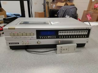 Vintage Sanyo Model Vcr 4400 Betamax Video Cassette Recorder Player With Remote