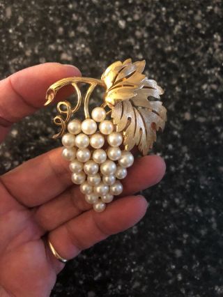 Vintage Signed Crown Trifari Faux Pearl Grape Bunch Cluster Brooch Pin Stunning