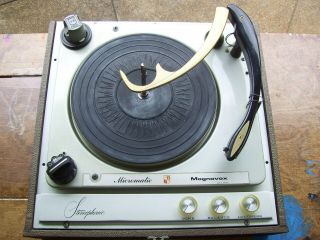VINTAGE MAGNAVOX MICROMATIC RECORD PLAYER TUBE AMPLIFIER STEREOPHONIC TURNTABLE 7