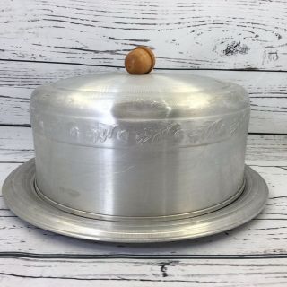 VINTAGE 1950s WEST BEND ALUMINUM CAKE SAVER PLATE & LID/WOODEN ACORN HANDLE 2