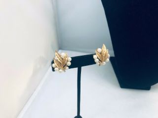 Vtg.  Crown Trifari Faux Pearl & Gold Tone Flowers/leaves Clip On Earrings