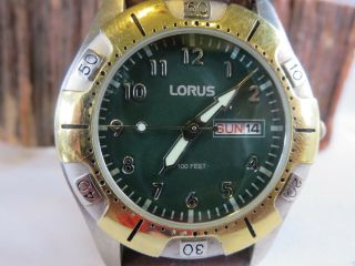 Vintage Lorus Green Face Day Date Mens Wristwatch RP9 2