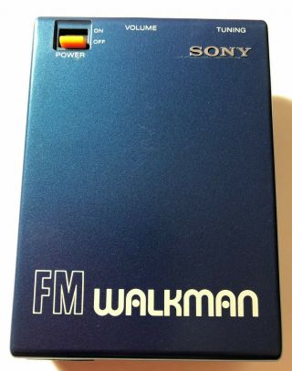 Vintage Sony Fm Stereo Walkman Srf - 40w W/ Belt Clip Leather Case