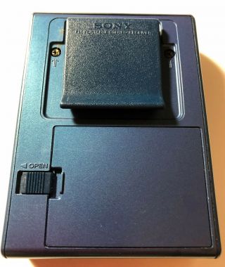 Vintage Sony FM Stereo Walkman SRF - 40W w/ Belt Clip Leather Case 2