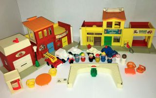 Vintage Fisher Price 997 Little People Play Family Village W/ Accessories
