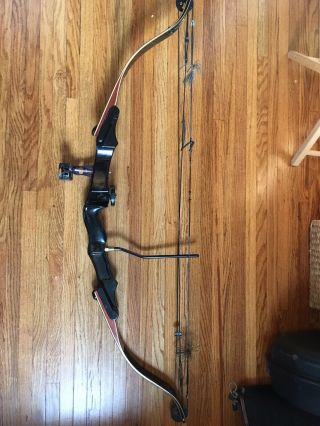 Vintage Pearson Hunter Classic 2300 Compound Bow With Accessories