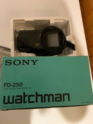 Vintage Sony Watchman FD - 250 Handheld LCD Black & White TV Taiwan NOS 1989 6