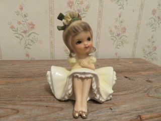 Vintage Napco Bloomer Girl Sitting Figurine C6730 Yellow Dress And Green Bow