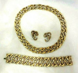 Vintage Trifari Gold Tone Necklace Bracelet & Clip On Earrings In Similar Styles