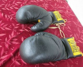 Vintage Pair Leather Everlast Boxing Gloves.  16 Oz 2
