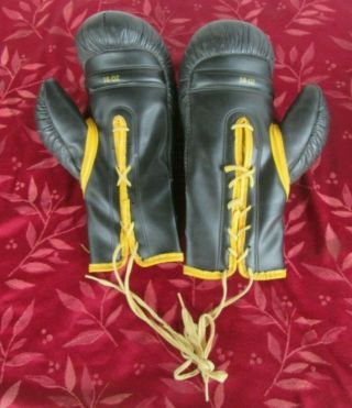 Vintage Pair Leather Everlast Boxing Gloves.  16 Oz 7
