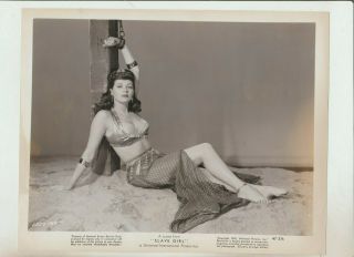 Vintage 1947 8 X 10 B & W Movie Photo Actress Yvonne Decarlo " Slave Girl "