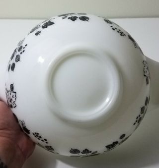 HTF Vintage Pyrex Black And White Gooseberry Bowl 2 1/2 Quart 443 5